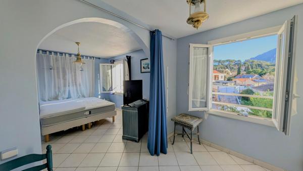 Maison mitoyenne à 300 mètres des 4 chemins