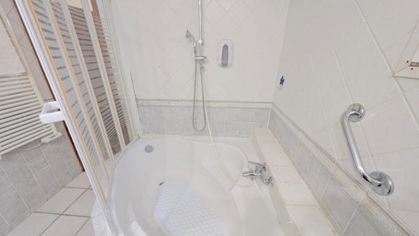 Maison mitoyenne à 300 mètres des 4 chemins