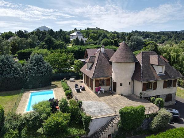 ORCINES, Elégante propriété familiale avec piscine, cadre privilégié , Orcines