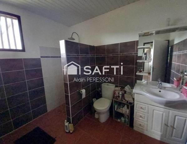 Villa T4 sur 735m2 de terrain / piscine