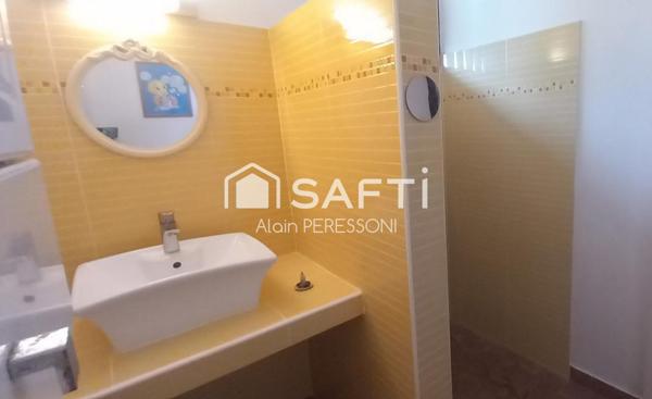 Villa T4 sur 735m2 de terrain / piscine