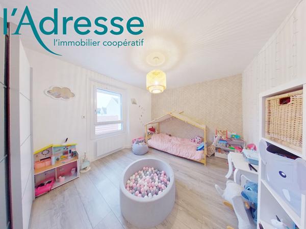 Maison + pavillon STUDIO+ 2 DEPENDANCES + GARAGE