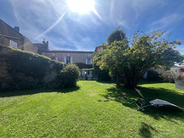 À VENDRE VERNIOLLE : MAISON DE CARACTÈRE AU CHARME UNIQUE.