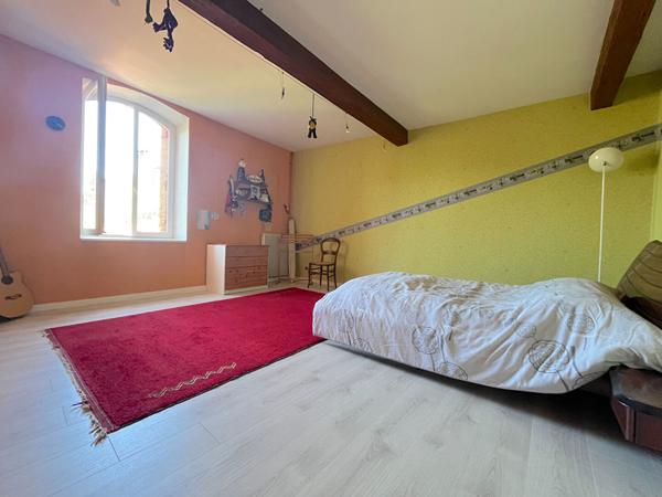 À VENDRE VERNIOLLE : MAISON DE CARACTÈRE AU CHARME UNIQUE.