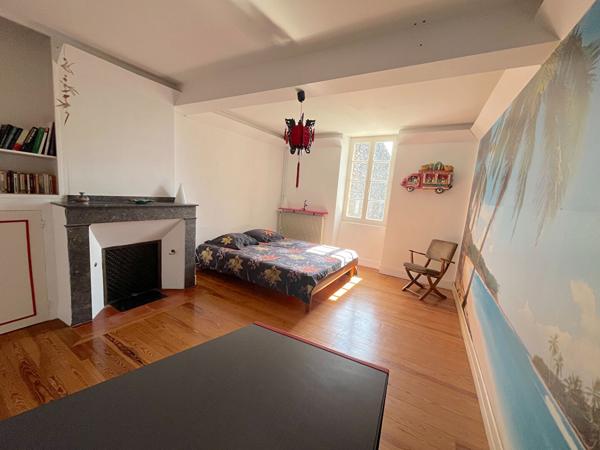 À VENDRE VERNIOLLE : MAISON DE CARACTÈRE AU CHARME UNIQUE.