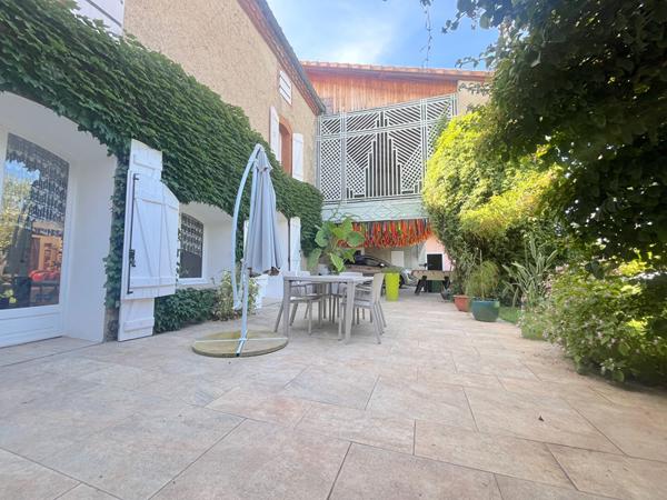 À VENDRE VERNIOLLE : MAISON DE CARACTÈRE AU CHARME UNIQUE.