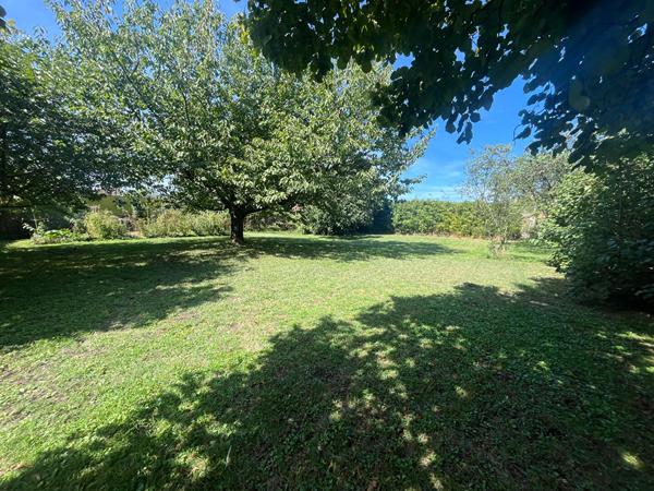 À VENDRE VERNIOLLE : MAISON DE CARACTÈRE AU CHARME UNIQUE.