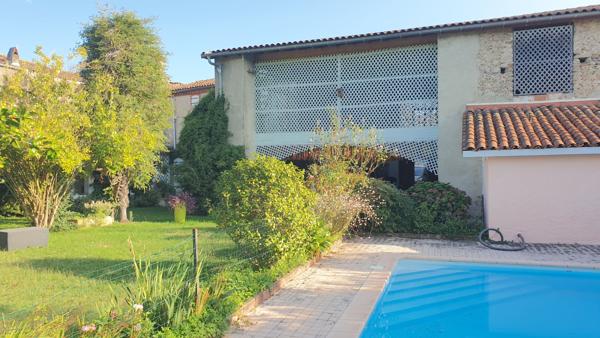 À VENDRE VERNIOLLE : MAISON DE CARACTÈRE AU CHARME UNIQUE.