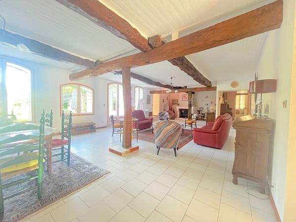 À VENDRE VERNIOLLE : MAISON DE CARACTÈRE AU CHARME UNIQUE.