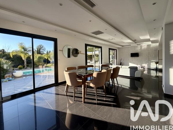Maison à vendre 10 pièces 285 m² Roquebrune-sur-Argens