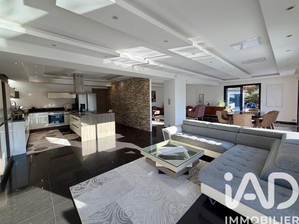 Maison à vendre 10 pièces 285 m² Roquebrune-sur-Argens