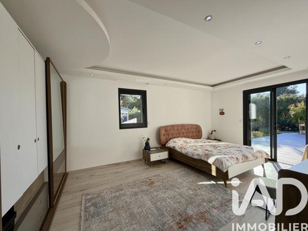 Maison à vendre 10 pièces 285 m² Roquebrune-sur-Argens