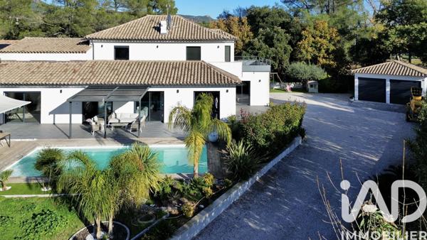 Maison à vendre 10 pièces 285 m² Roquebrune-sur-Argens