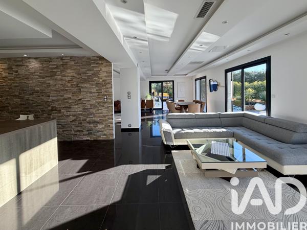 Maison à vendre 10 pièces 285 m² Roquebrune-sur-Argens