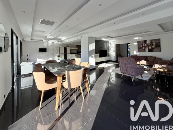 Maison à vendre 10 pièces 285 m² Roquebrune-sur-Argens