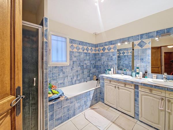 Caumont-sur-Durance – Maison familiale avec piscine et terrain détachable