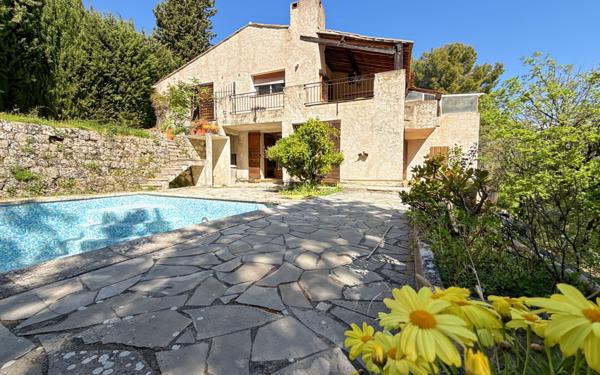 Maison à vendre    6 pièces • 169,89 m2 Châteauneuf-Grasse