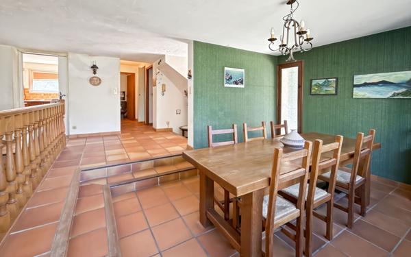 Maison à vendre    6 pièces • 169,89 m2 Châteauneuf-Grasse