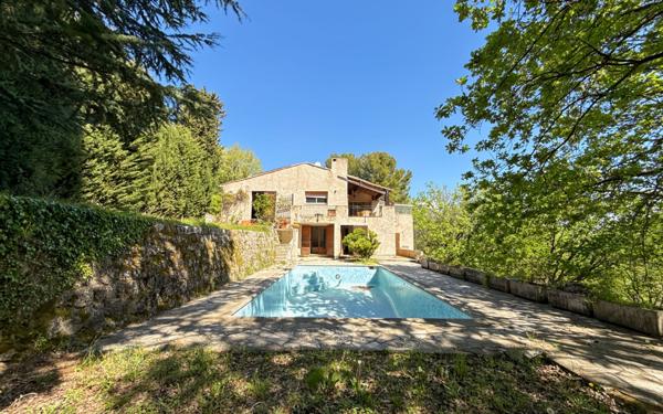 Maison à vendre    6 pièces • 169,89 m2 Châteauneuf-Grasse