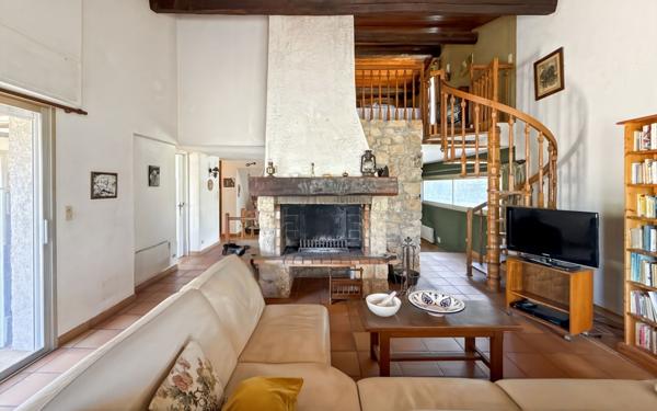 Maison à vendre    6 pièces • 169,89 m2 Châteauneuf-Grasse