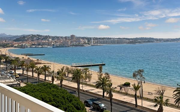 Appartement à vendre    3 pièces •  Fréjus