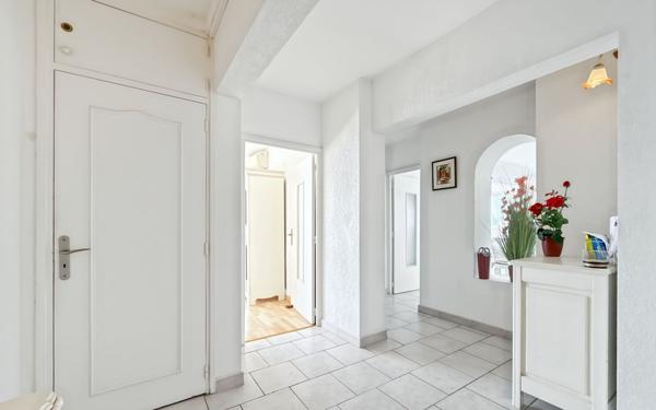 Appartement à vendre    3 pièces •  Fréjus