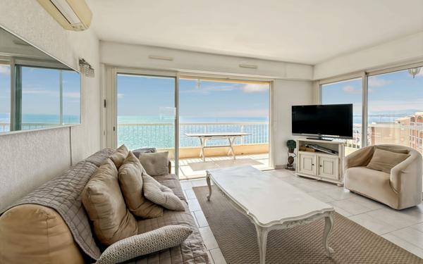 Appartement à vendre    3 pièces •  Fréjus