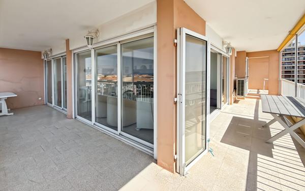 Appartement à vendre    3 pièces •  Fréjus