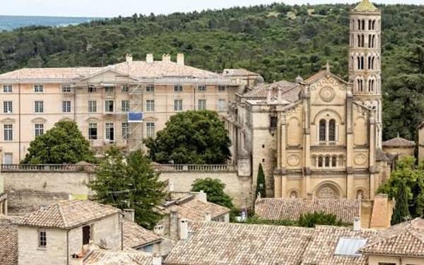 Appartement à vendre    2 pièces •  Uzès