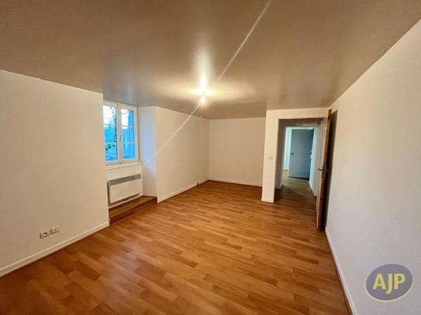 Location maison Saint Sever De Saintonge : 750 € - AJP Immobilier Saintes