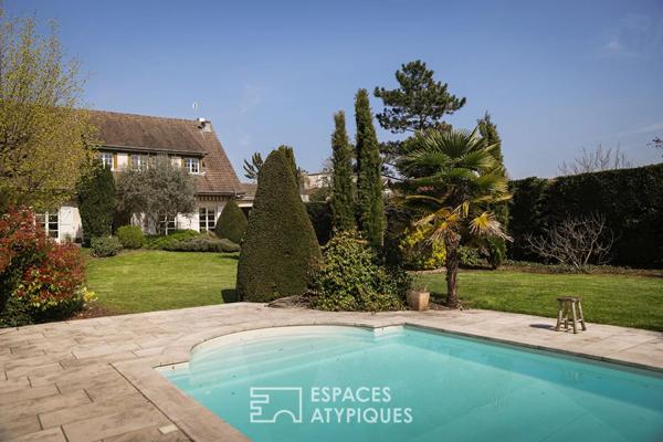Maison familiale avec jardin et piscine