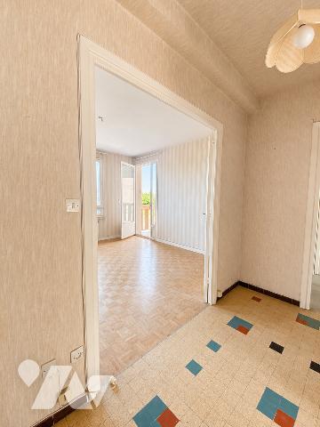 Appartement à rénover, beau potentiel