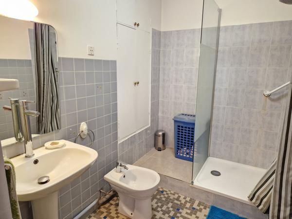 Aubagne (13400) T3 idéal premier achat pu investisseur , pdans résidence fermée , proche ; bus , commerces.........