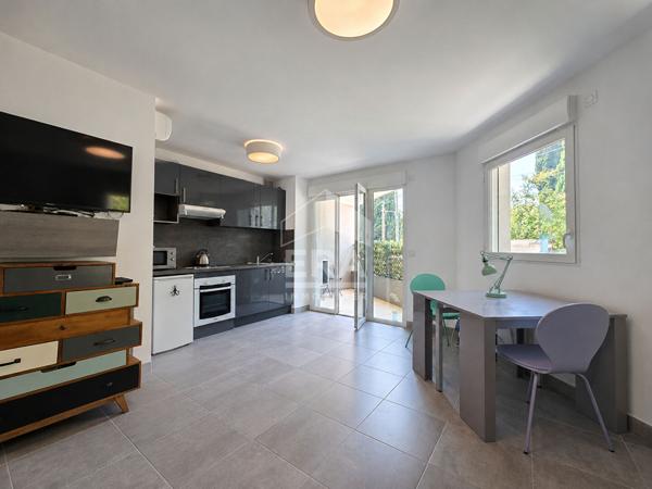 LA COLLE-SUR-LOUP : 2 PIÈCES AVEC DEUX TERRASSES ET GARAGE
