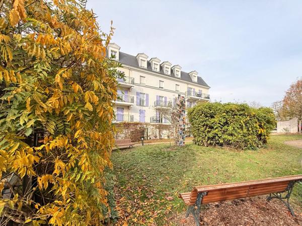 Appartement de 2 pièces, balcon et parking en sous-sol.