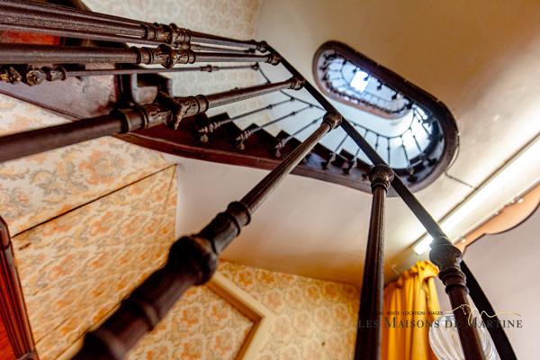 Montesquieu-Volvestre (31310) Superbe maison de village de 189m2 avec jardin et garages.