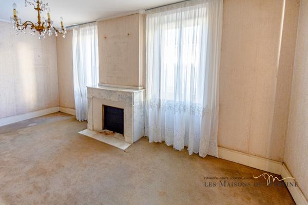 Montesquieu-Volvestre (31310) Superbe maison de village de 189m2 avec jardin et garages.