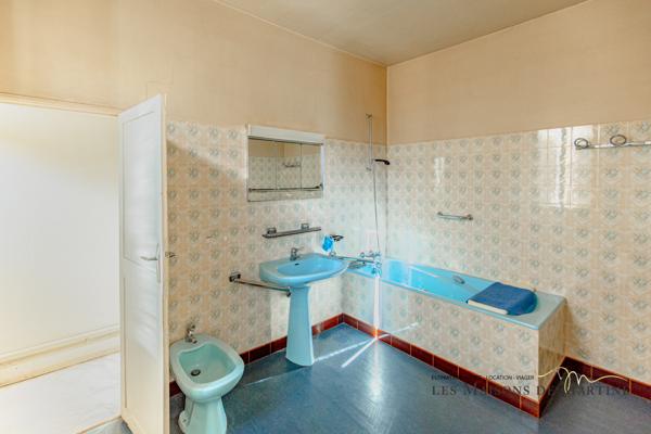 Montesquieu-Volvestre (31310) Superbe maison de village de 189m2 avec jardin et garages.