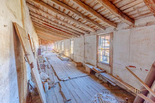 Montesquieu-Volvestre (31310) Superbe maison de village de 189m2 avec jardin et garages.