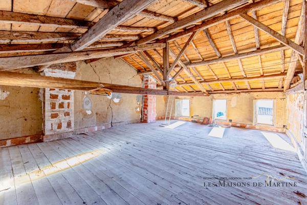 Montesquieu-Volvestre (31310) Superbe maison de village de 189m2 avec jardin et garages.