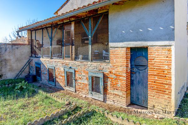 Montesquieu-Volvestre (31310) Superbe maison de village de 189m2 avec jardin et garages.