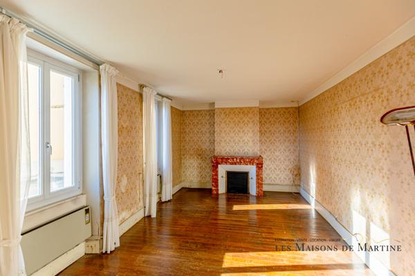 Montesquieu-Volvestre (31310) Superbe maison de village de 189m2 avec jardin et garages.