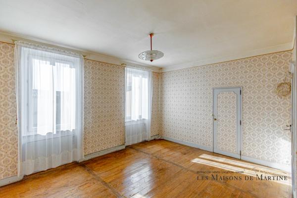 Montesquieu-Volvestre (31310) Superbe maison de village de 189m2 avec jardin et garages.