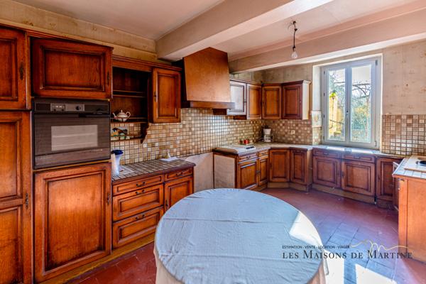 Montesquieu-Volvestre (31310) Superbe maison de village de 189m2 avec jardin et garages.