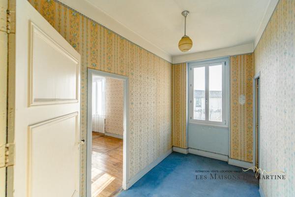 Montesquieu-Volvestre (31310) Superbe maison de village de 189m2 avec jardin et garages.