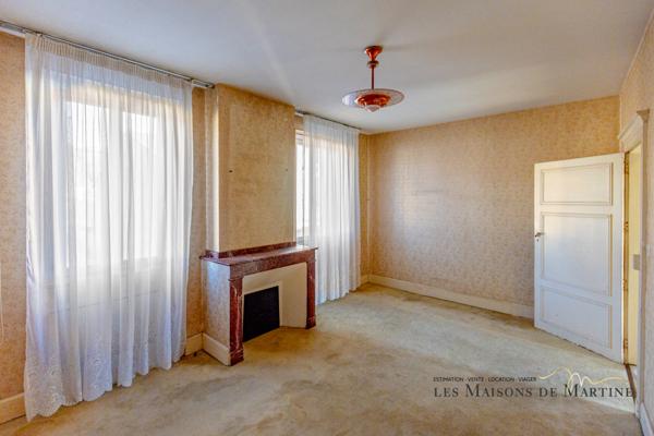 Montesquieu-Volvestre (31310) Superbe maison de village de 189m2 avec jardin et garages.