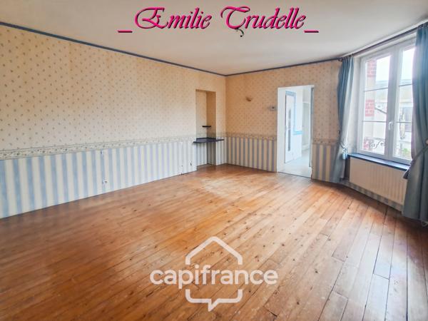 Maison à vendre 5 pièces (72) 125 m² -3/5 chambres – jardin clos 300 m² – dépendances – Saint-Calais