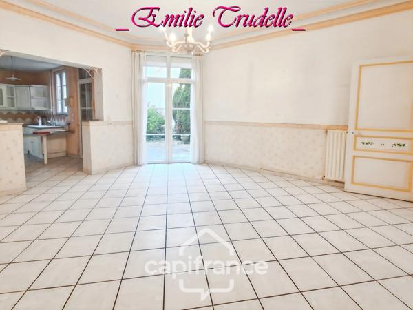 Maison à vendre 5 pièces (72) 125 m² -3/5 chambres – jardin clos 300 m² – dépendances – Saint-Calais