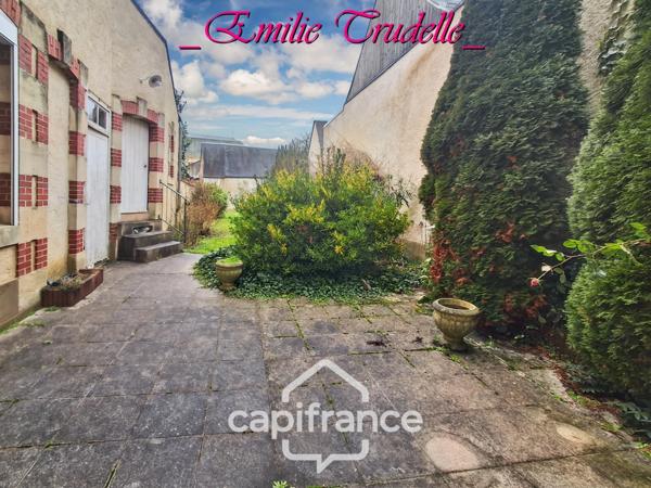 Maison à vendre 5 pièces (72) 125 m² -3/5 chambres – jardin clos 300 m² – dépendances – Saint-Calais