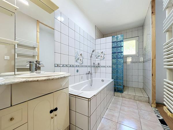Ardèche : Maison familiale de 175 m², 6 chambres & terrain piscinable